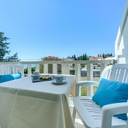 Hotel Villa Zarko Kaštel Stari Buitenkant foto