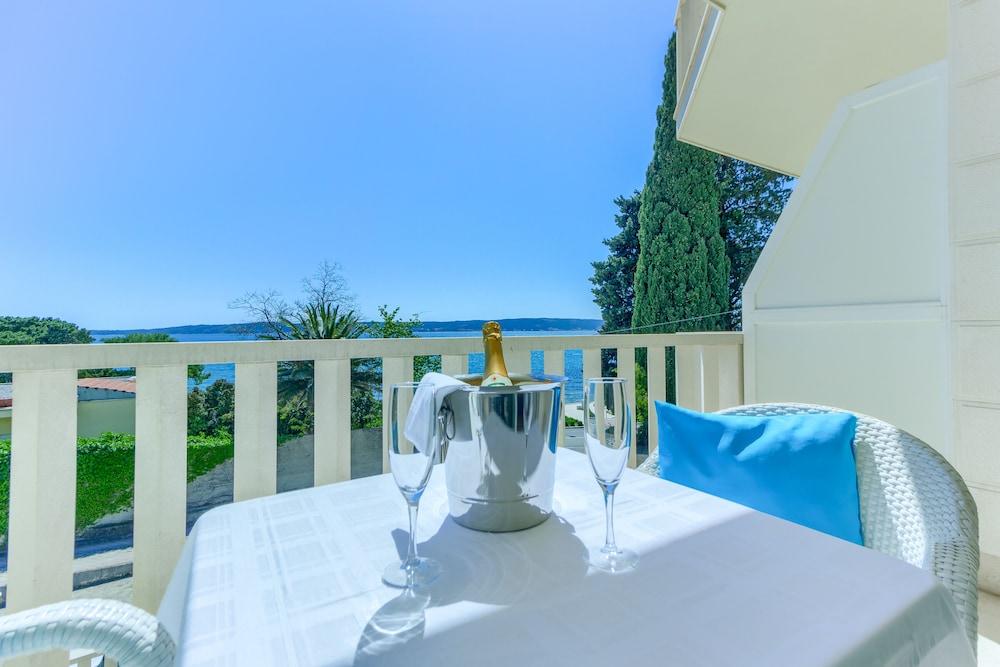 Hotel Villa Zarko Kaštel Stari Buitenkant foto